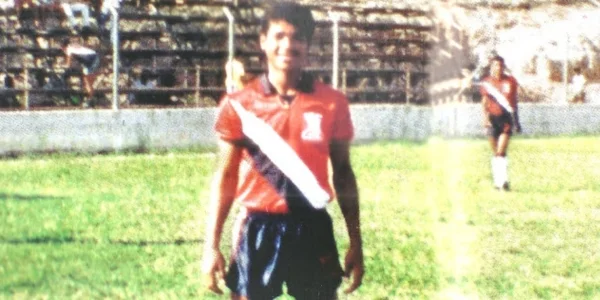 Cafu quando atuava pelo Itaquaquecetuba