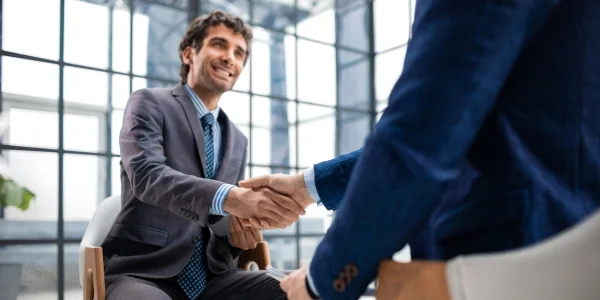 Mitos e Verdades Sobre o que Vestir em Entrevistas de Emprego